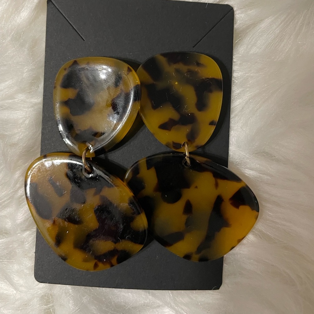 Tortoise Shell Drop Earrings - Picture 2 of 3